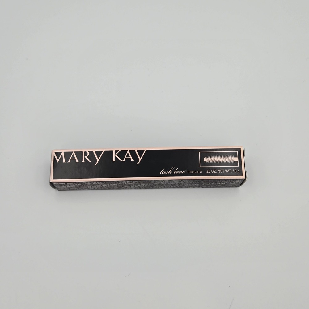 Mary Kay Lash Love Mascara - I Love Black #041481 - unused in box - .28 oz